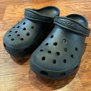Black size 8 CROCS! basically brand new only worn a few times In great condition